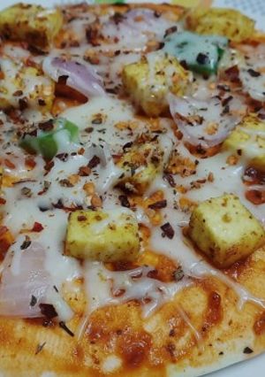 પેપી પનીર પીઝા રેસીપી મુખ્ય ફોટો