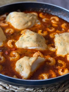 Una foto de Bacalao al horno con langostinos (o gambas)