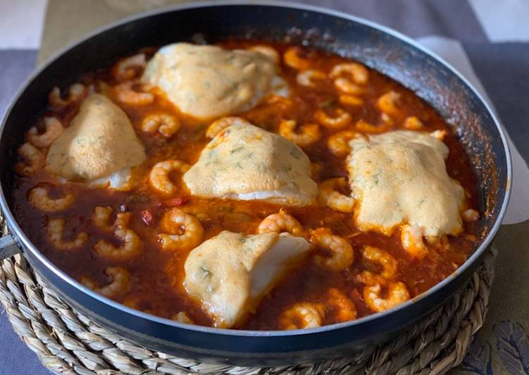Bacalao al horno con langostinos (o gambas)