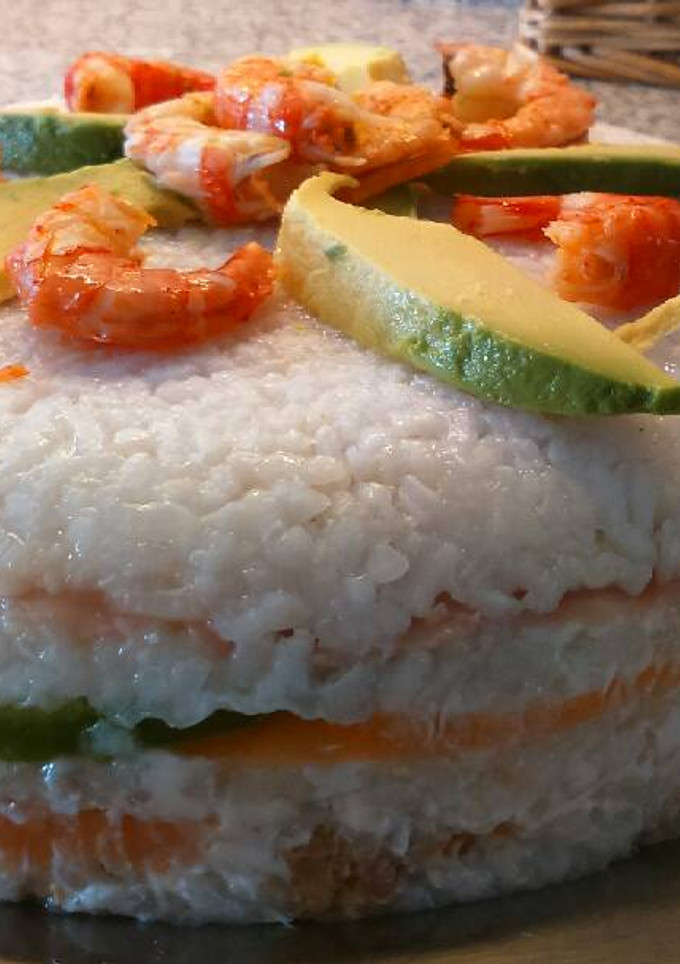 Una foto de Pastel de sushi