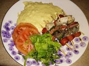 Una foto de brochetas a la olla