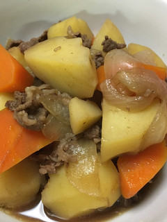 Una foto de Nikujaga (estofado de carne y papa)