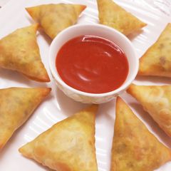 A picture of Chinese Samosa.