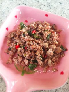 Hình của món Thịt băm xào lá quế kiểu Thái.