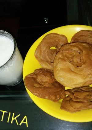 A picture of Sattpuda with hot milk.