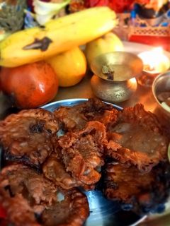 सिंघाड़े के आटे का पूआ ।(फलाहारी) रेसिपी मुख्य फोटो