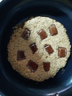 Una foto de Galleta de avena con trozos de chocolate al sartén 🍪🍳