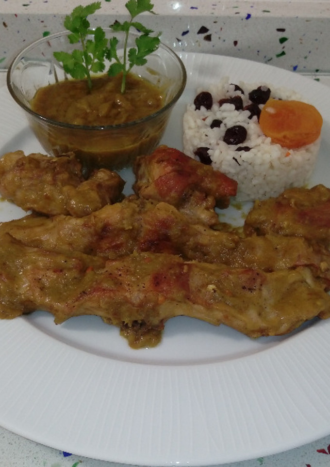 Una foto de Conejo al ajillo y arroz salteado con frutos secos