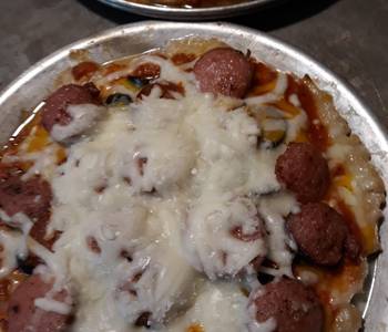 Unique Recipe A Real Meatlovers Pizza and Cheesy Pizza Delicious