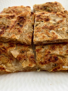 A picture of Chicken Murtabak.
