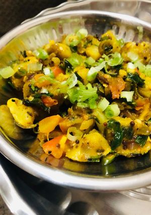 आलू हरे प्याज़ की सब्ज़ी(Aloo hare pyaj ki sabzi recipe in Hindi) रेसिपी मुख्य फोटो
