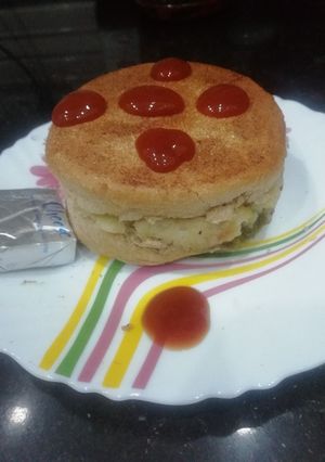 A picture of Potato Tikki Cheese Burger.
