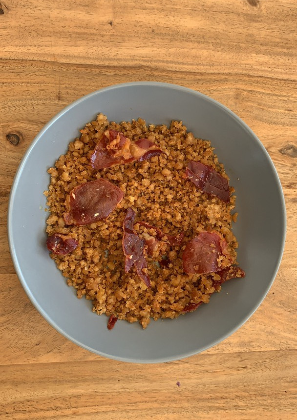 Una foto de Migas de pan con jamón