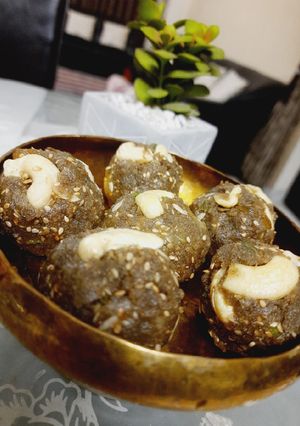 बाजरे का लड्डू (Bajre ka laddu recipe in hindi) रेसिपी मुख्य फोटो