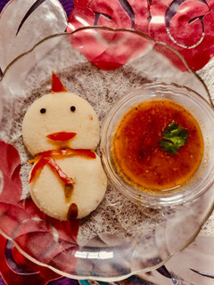 A picture of Idli sambar.