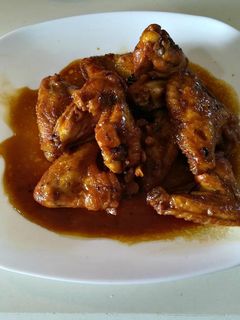 Una foto de Alitas de pollo con cerveza