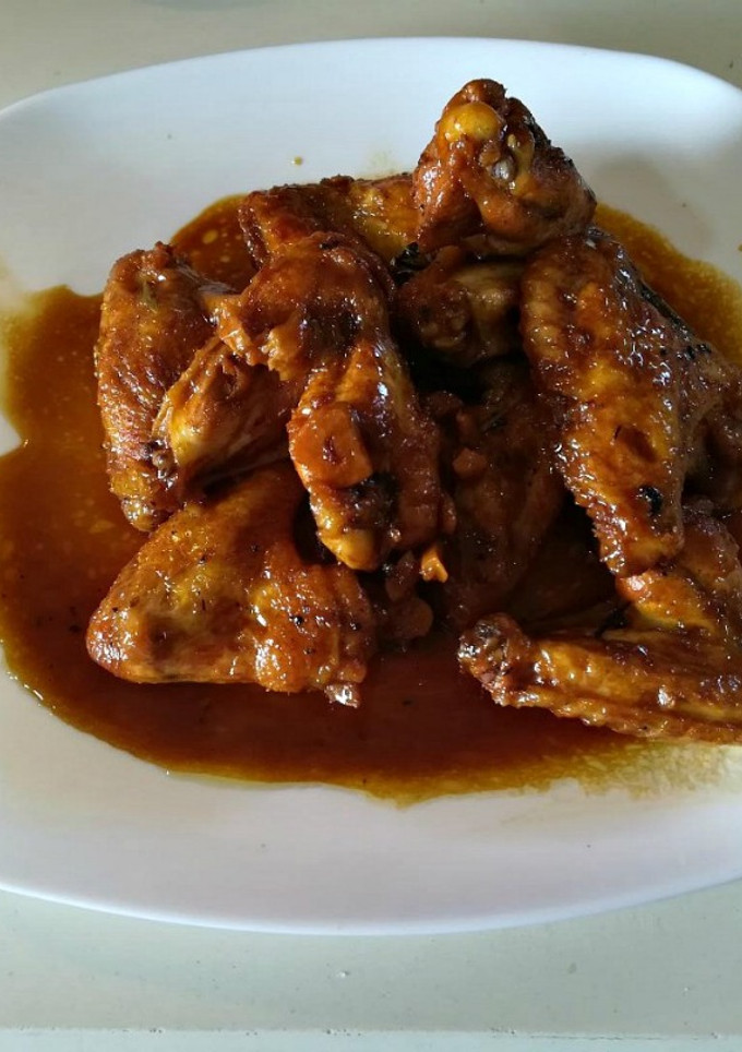 Una foto de Alitas de pollo con cerveza