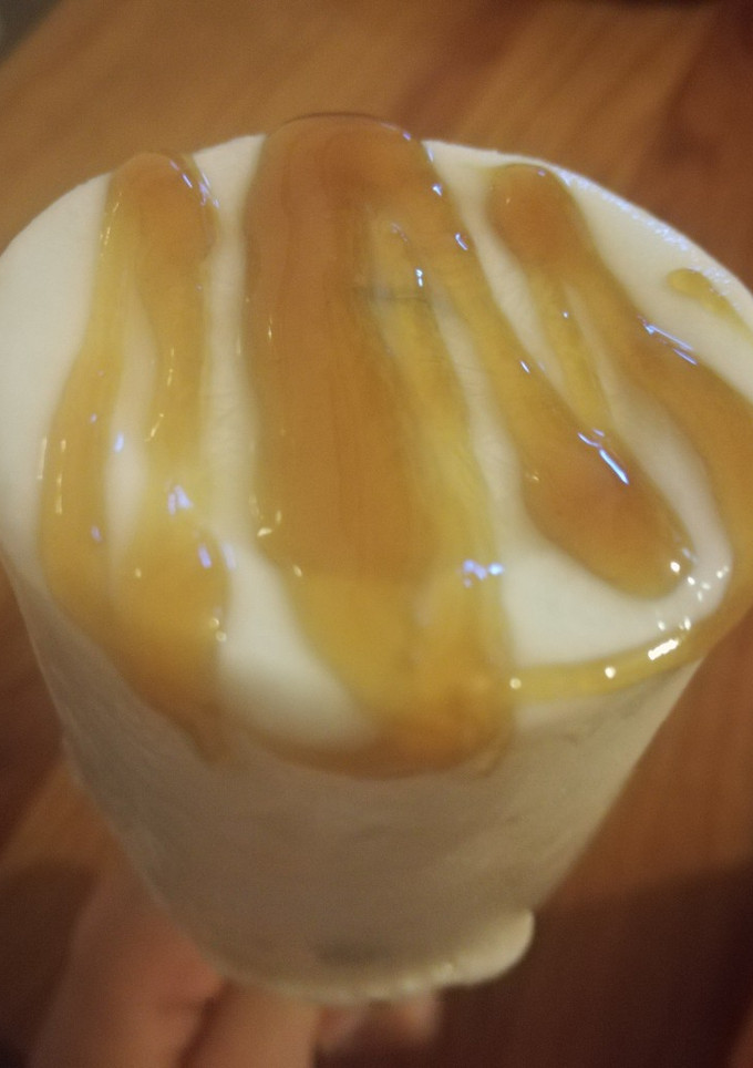 Una foto de Helado de yogurt con miel