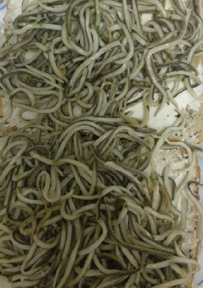 Una foto de Tosta de gula con queso
