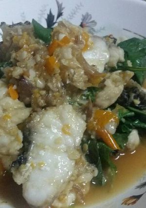 รูปของ เนื้อปลาเก๋าผัดพริกเหลืองใบยี่หร่า