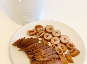 Hình của món Lưỡi heo, ruột heo khìa nước dừa.