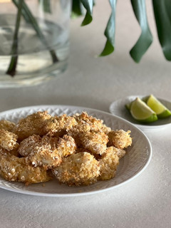 Una foto de Nuggets de merluza con avena y panko en freidora de aire