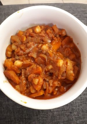 Une photo de Soupe à la tomate, pois chiche, lentilles et épices