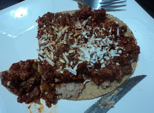 Una foto de Huarache o garnacha asada de chicharrón prensado y queso rallado