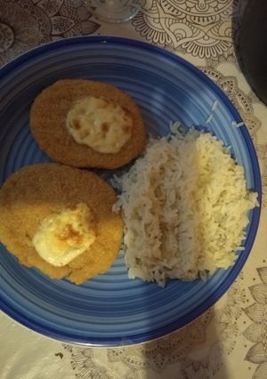 Una foto de Medallita de pollo con arroz