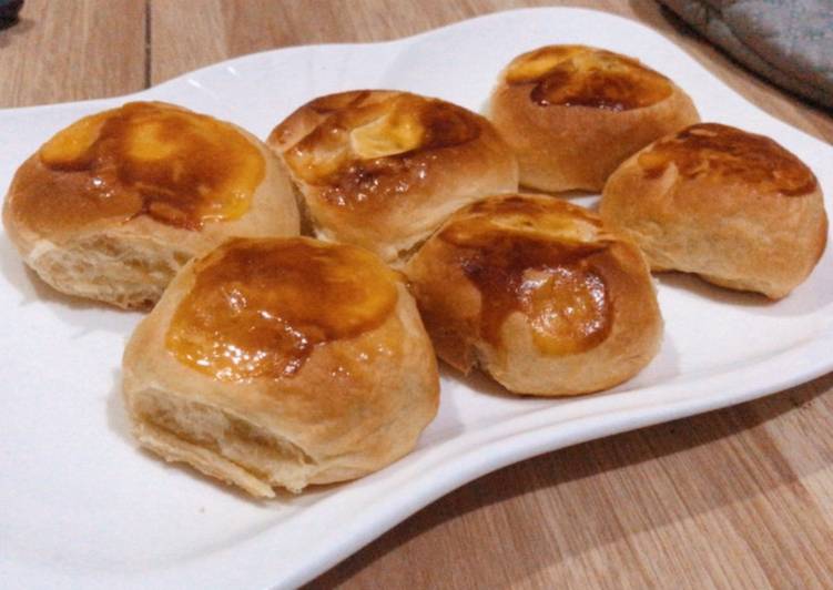 Soft bread with cheese, banana & silverqueen