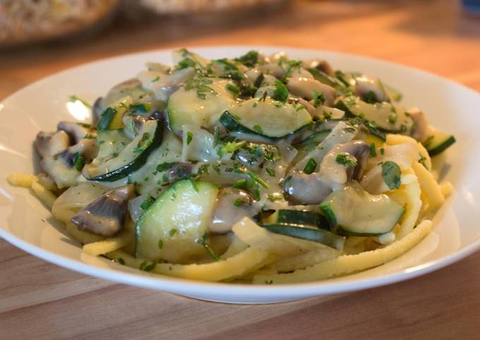 Zucchini-Champignon-Soße für Nudeln oder Spätzle