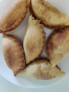 गुजिया (Gujiya recipe in hindi) रेसिपी मुख्य फोटो