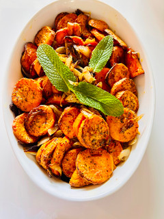 Una foto de Boniatos, cebollas, zaatar al horno