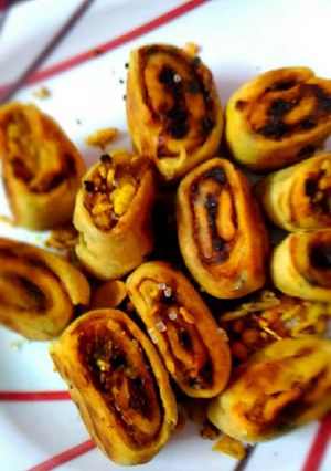 A picture of Onion gur roll.