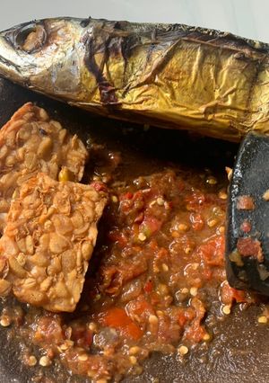 Foto resep Ikan salem panggang sambal terasi mentah