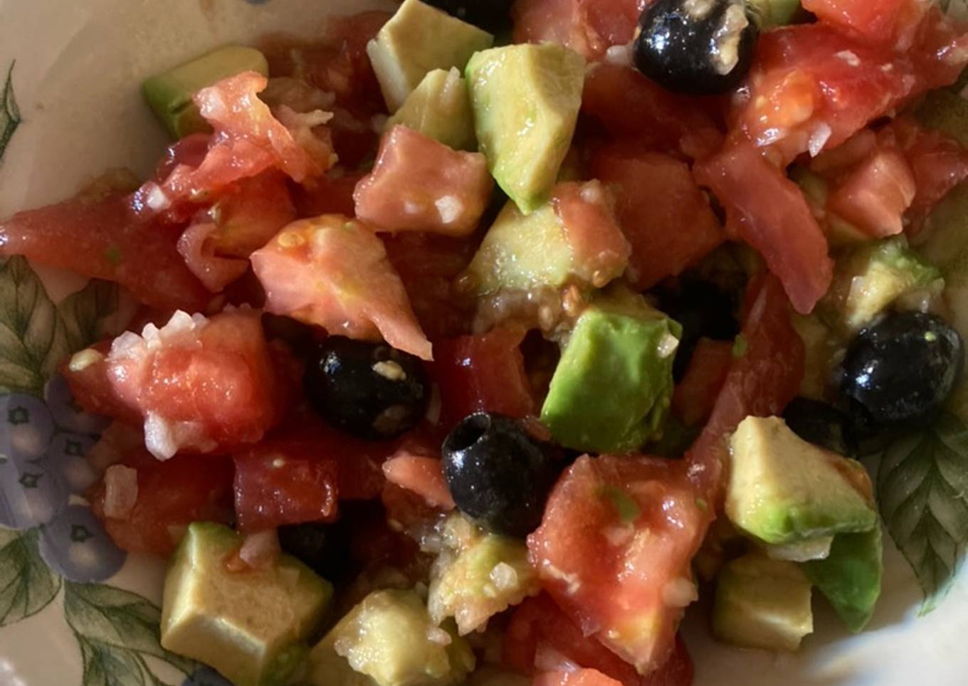 Ensalada de tomate y aguacate