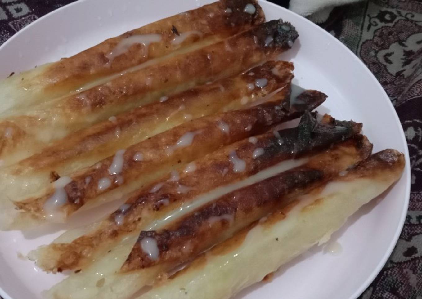 Lumpia pisang keju susu