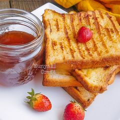 A picture of French Toast.