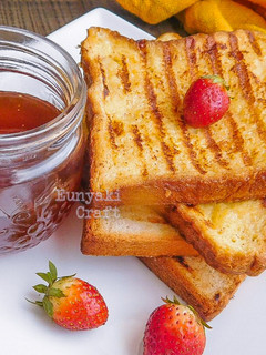 A picture of French Toast.