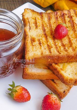 A picture of French Toast.