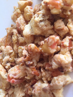 Una foto de Huevo revuelto con tomate