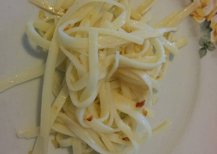 Macarrão de pupunha ao alho e óleo