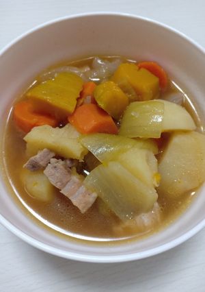 Hình của món Heo hầm củ quả.
