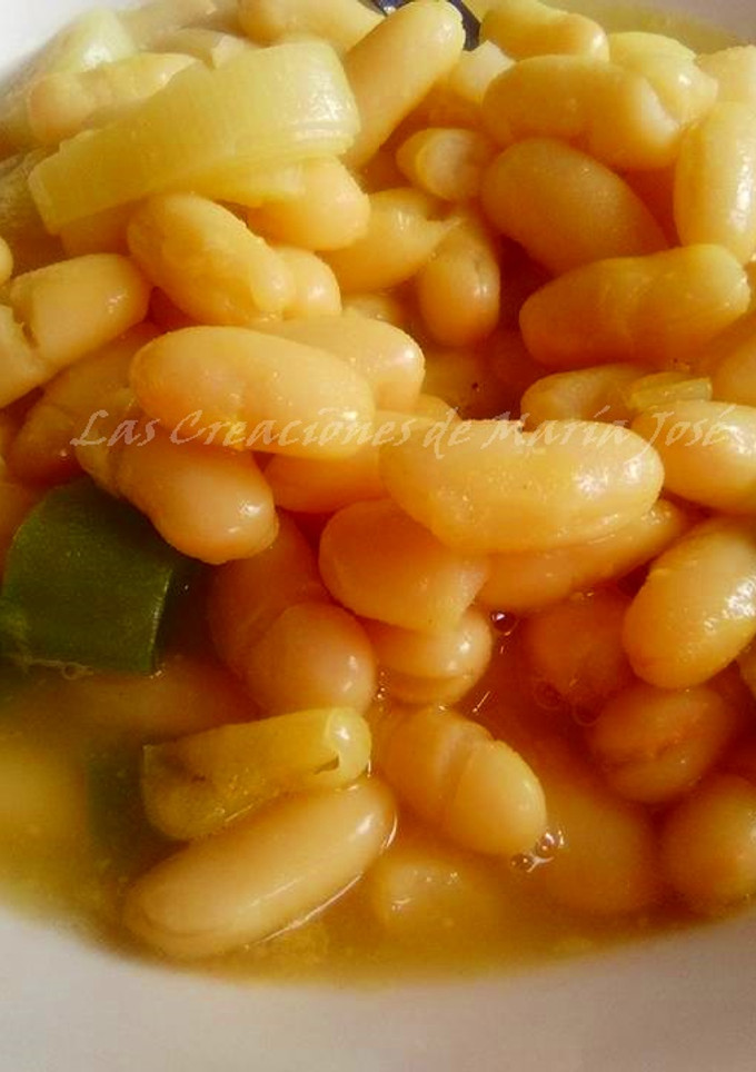 Una foto de Alubias superrápidas guisadas al estilo tradicional