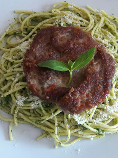 Una foto de Tallarines verdes con apanado 🍝