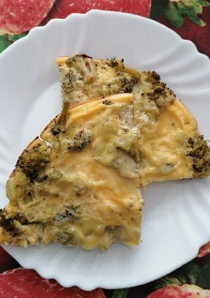 Una foto de Tortilla de huevo con brócoli 🥦😋