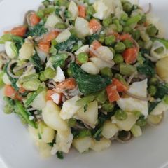 A picture of Garlic and Cabbage (choy sum) Soba Noodles.
