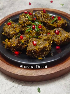 પાત્રા મૂઠિયાં.(Patra Muthiya in Gujarati.) રેસીપી મુખ્ય ફોટો