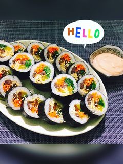 Hình của món Kimbap truyền thống 🍱.
