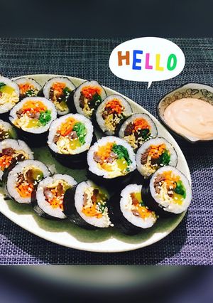 Hình của món Kimbap truyền thống 🍱.